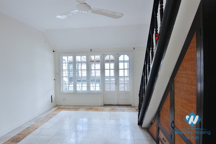 Lake view house for rent in Quang An street, Tay Ho district